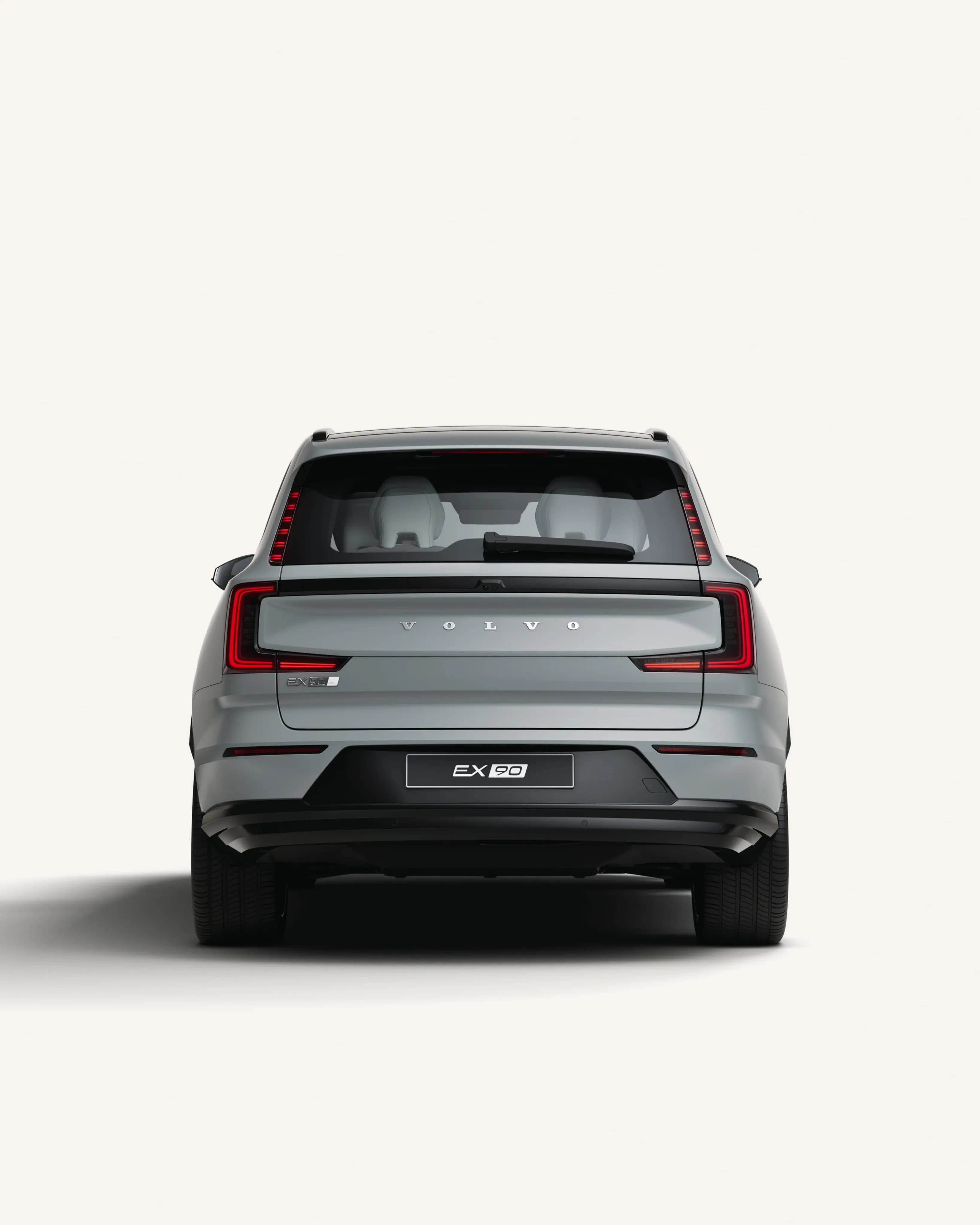 Volvo EX90 visto de trás, destacando os sensores e faróis traseiros
